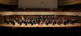 설장구와 관현악의 매력적인 앙상블 무대