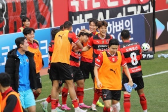 정재희 극장골...포항, 안방서 광주 돌풍 잠재워