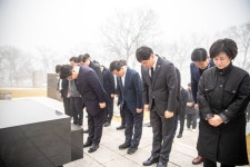 강명구 구미을 후보, 선산 충혼탑·박정희 생가 참배…총선 승리 다짐