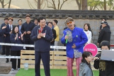 경주 대릉원돌담길 벚꽃축제 3일간 14만명 다녀가…볼거리, 체험거리, 안전 등 최고