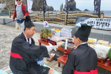 美 공군 독도폭격 울릉도·동해안 어민사망…76년 전 무차별 폭격에 희생당한 어부 위령제