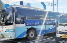 울릉도 대중교통의 위험한 민 낯…폐차 직전 낡은 버스 안전 위협 관광 이미지훼손