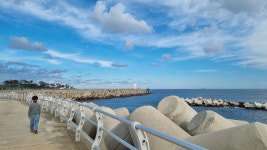 푸른 파도 넘실·시원한 바닷바람… 가을 감포해변 산책 어때요?