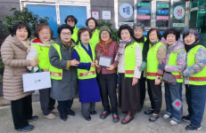 울릉도 착한 가게 10년 기부 감사패 전달…사랑의 열매나눔봉사단 감사인사