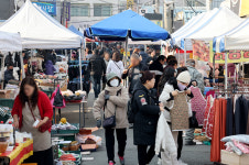 설 대목 분주한 흥해 오일장