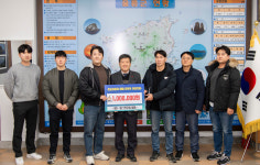 (주)신우글로벌그룹 | 울릉도 80·92 신우회 장학금 기탁…후배들을 위해 지역인재육성 기금전달