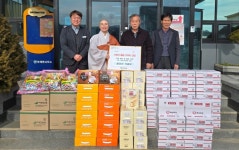 팔공산 석굴암, 대구 부계면에 300만원 상당 물품 꾸러미 전달