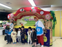 왜관동부초 병설유치원 원생들 잭과 콩나무 인형극 관람