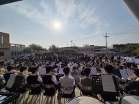 감미로운 등굣길 음악회 감동과 활력 선사