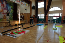 의성 금성초 어린이날 ‘스포츠데이 협동 도미노 놀이’ 눈길