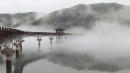 물안개 너머 고요한 시간의 풍경 화순 세량지