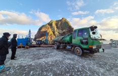 독도에 분뇨차 상륙…주민 숙소와 독도경비대 오수 처리위해