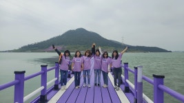 보라색 가득한 여섯 자매의 여행 이야기