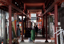 보행자 안전 위협하는 공사 현장