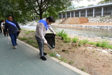 한국자유총연맹, 성산천 일대에서 환경정화활동 펼쳐