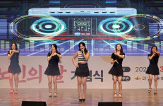 “노인이 행복한 의성” 흥겨운 공연·잔치에 어르신들 웃음꽃 활짝