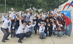 울릉교육지원청 ‘독도는 우리 땅!’ 퍼포먼스…울릉도 사동항서 행사 펼쳐