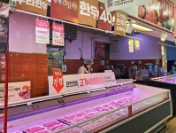 “한우가 반값?” 대규모 세일에 마트 ‘북적’