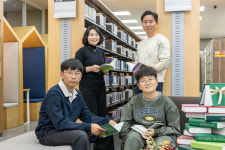 칠곡 4인가족, 경북 다독가족상 수상… 한 해 2500권 독서