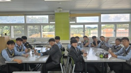 포항영신중, 에코리더 동아리···사제동행 전시회 ‘꼴바꿈’ 개최
