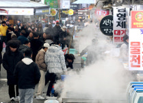 맛있는 대게 냄새 가득한 죽도시장