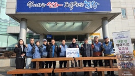 포스코 포항제철소 목공예봉사단, 기계면 경로당 쉼터 벤치 전달