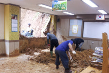 거제고현초교 산사태 도서관 덮쳐