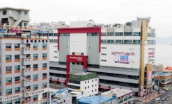 폐점하는 마산성지아울렛 권고사직 강요 논란