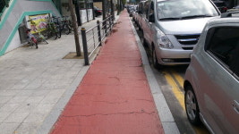 거창군 자전거도로 완공 2년 만에 엉망