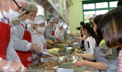학교급식에 오른 거창 한우
