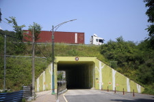 등굣길 위 고속도로 가드레일 고작 70㎝