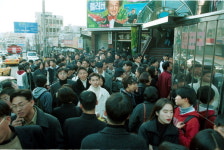 [그땐 그랬지]마산 연흥극장 인파