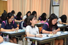 고등학교 개학…우려했던 찜통교실 없다