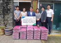 함안 희만농장 지역아동센터에 달걀 전달