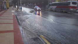 마산합포구서 상수도관 터지면서 싱크홀 발생