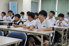 마산동중 학생들 경남도민일보 견학