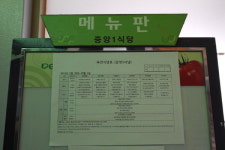 채식뷔페로 브런치카페로 대학식당의 변신