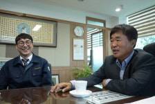 [인성 UP, 희망을 열다]직원들에게 나눔전파하는 사장님