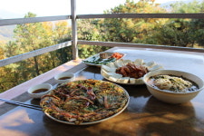 화왕산 풍광 즐기면서 먹는 국수·파전 일품