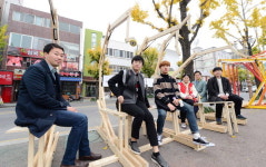 마산 불종거리 신개념 버스정류장은 도심 예술작품