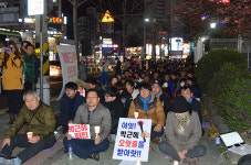창원광장서 만나요 경남대 앞 촛불집회 열려