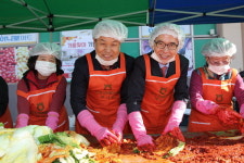 진주원예농협, 요양·보육원에 김장김치 전달
