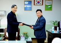 창원 사파동 주민자치위 장학금 전달