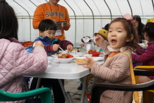 딸기 따며 영어도 배우고…새로운 체험농장