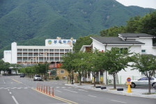 폐업 결정 부곡하와이, 노조 공개 매각하라 반발
