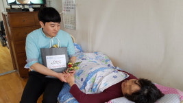 경남종합사회복지관 홀몸노인에 후원물품