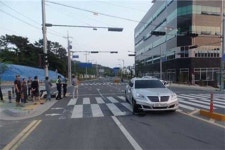 진해 자은동 사거리서 승용차·오토바이 충돌…1명 숨져