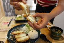 [경남 맛집]돈맥의 조화, 치맥과 피맥 넘다…창원 돈까스싸롱