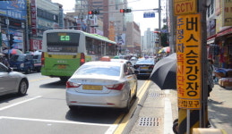 마산어시장 시내버스 승강장 점령한 택시들