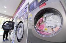 연이은 한파에 코인빨래방 북적북적